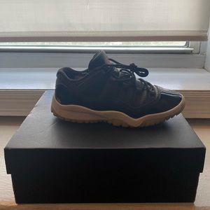 Retro Jordan 11s Low Size 2 (Youth) Black